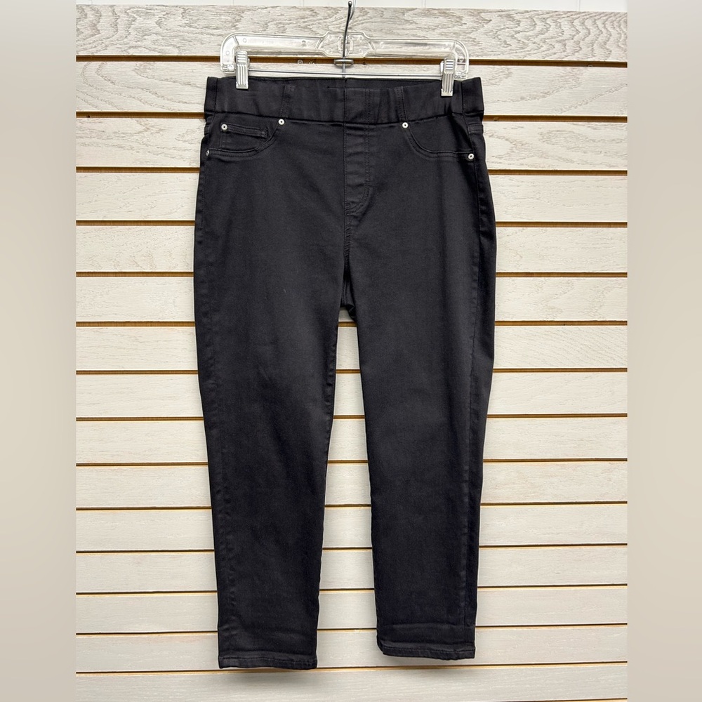 CHARLIE B Women's Slim-Fit Black Jean Capris